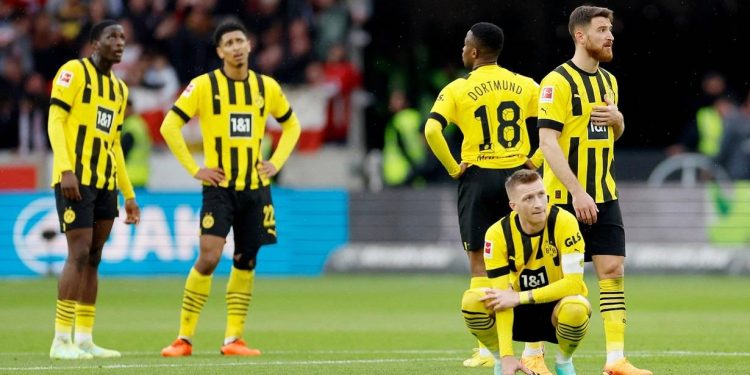 Bayern Münih takıldı, Borussia Dortmund fırsat tepti