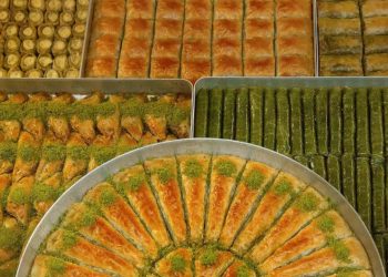 Bayram öncesi tatlıların fiyatı uçtu