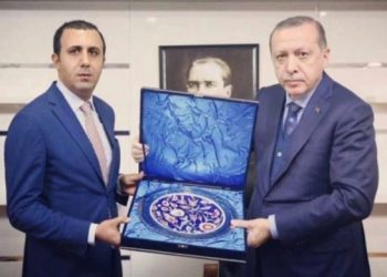 Şırnak'ta kayyım olarak atandığı 3 belediyenin kaynaklarını müftülük, cezaevi ve askeriyeye akıtarak, taşınmazları hibe eden Turan Bedirhanoğlu, Bitlis'te AKP'nin 1'inci sıra adayı oldu.