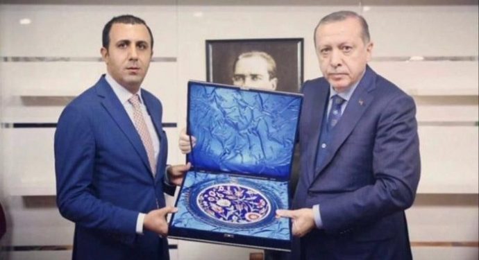 Şırnak'ta kayyım olarak atandığı 3 belediyenin kaynaklarını müftülük, cezaevi ve askeriyeye akıtarak, taşınmazları hibe eden Turan Bedirhanoğlu, Bitlis'te AKP'nin 1'inci sıra adayı oldu.