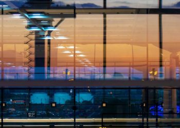 Berlin havalimanında Pazartesi grev var