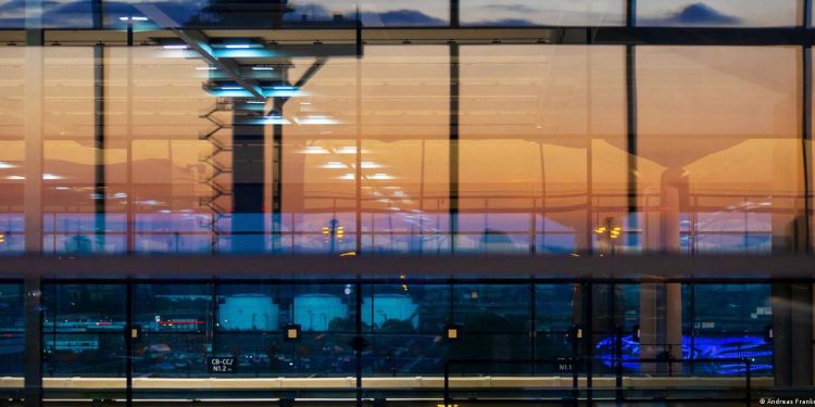 Berlin havalimanında Pazartesi grev var