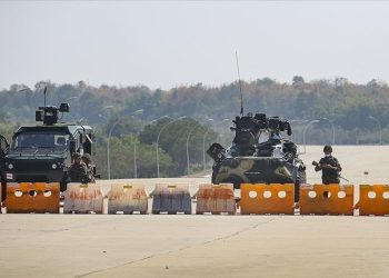 Beş bin kişi, cunta yönetimindeki Mynmar'dan Tayland'da kaçtı