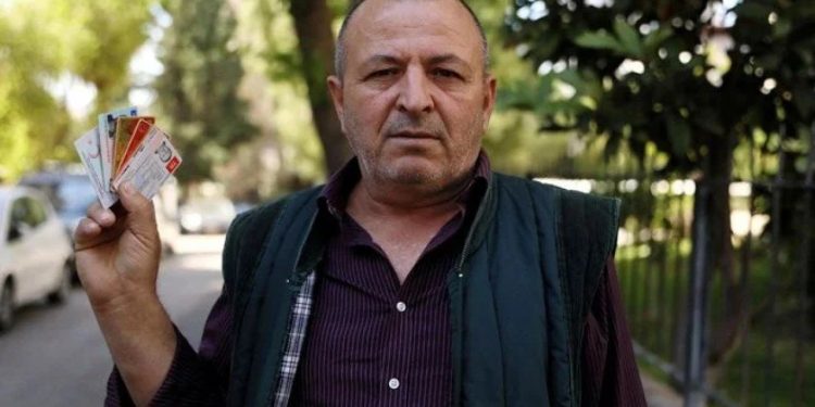 Beş farklı isimle yaşıyor: İki kez askere çağrıldı, cezaevine girdi ve şimdi emekli olamıyor