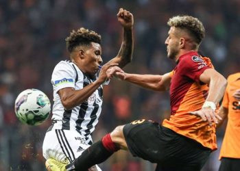 Beşiktaş evinde, Galatasaray deplasmanda kazanıyor