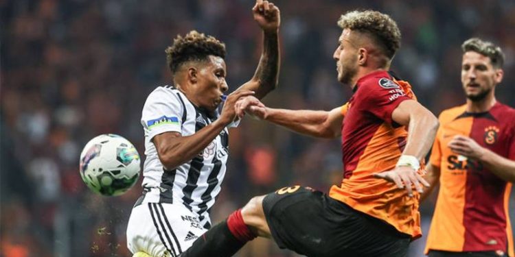 Beşiktaş evinde, Galatasaray deplasmanda kazanıyor