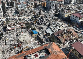 Bin 200 kişiye mezar olan sitenin yapı denetim sorumlusu tutuklandı