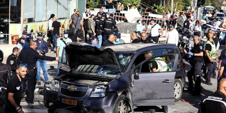 Bir Filistinli, Kudüs'te aracını kalabalığın üzerine sürdü: Beş yaralı