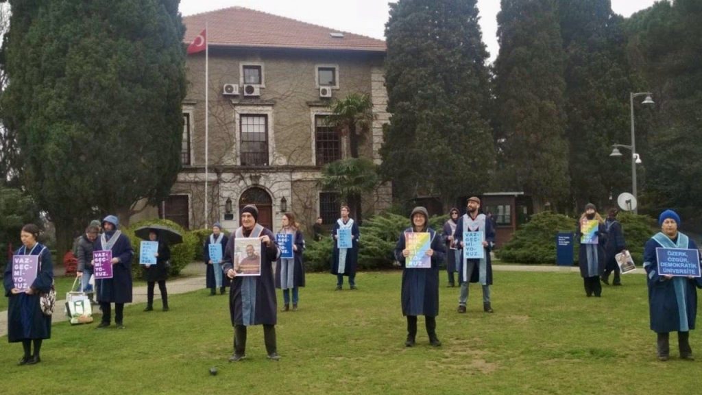 Boğaziçi Üniversitesi'nde bir ders engeli daha