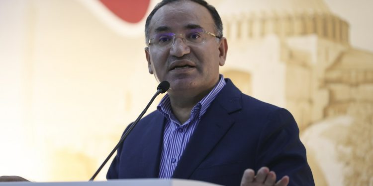 Bozdağ'dan İYİ Parti'nin kurşunlanmasıyla ilgili  açıklama: Akşener'i Erdoğan'dan özür dilemeye davet etti