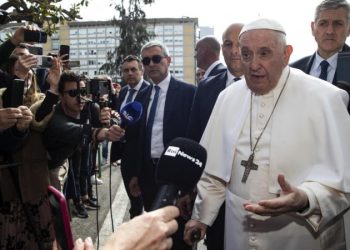 Solunum yolu enfeksiyonu nedeniyle hastaneye kaldırılan Papa Francesco bu sabah taburcu oldu.