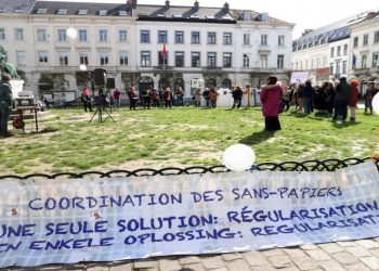 Brüksel’de mülteciler, oturum izni için eylem düzenledi