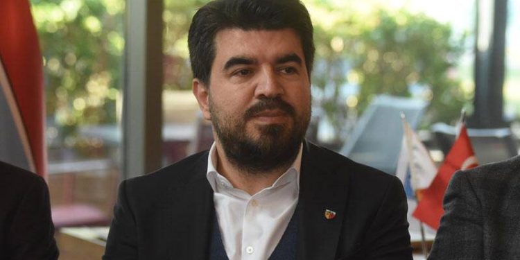 Bu kadar ucuz bir gündeme sarılacağını hiç aklıma getirmedim