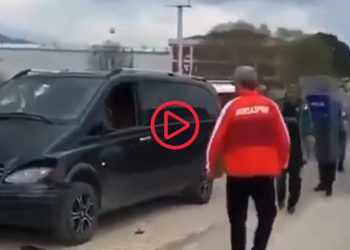 Bursaspor taraftarı bu kez 21 plakalı araca saldırdı