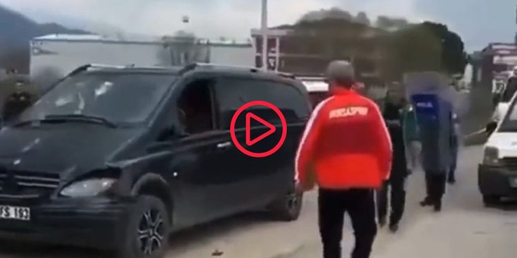 Bursaspor taraftarı bu kez 21 plakalı araca saldırdı