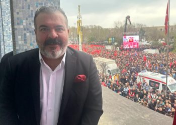 CHP İzmir Milletvekili Adayı Devrim Barış Çelik, çalışmalara başladı: 'Birleşe birleşe kazanacağız'