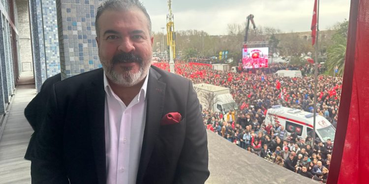 CHP İzmir Milletvekili Adayı Devrim Barış Çelik, çalışmalara başladı: 'Birleşe birleşe kazanacağız'