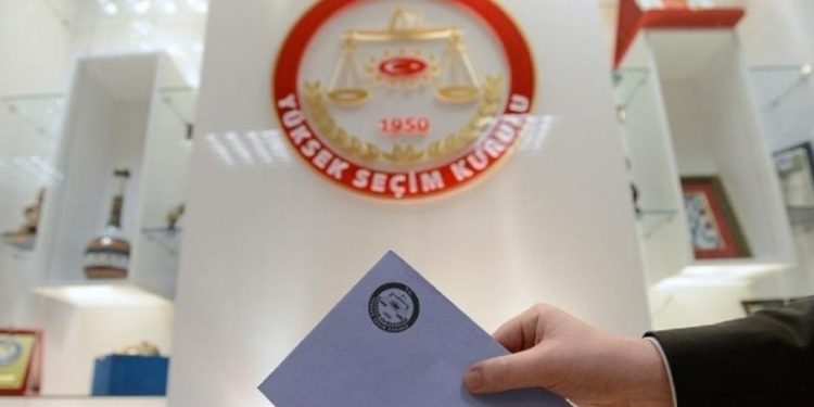 CHP ve İYİ Parti aday listelerini YSK'ye sundu