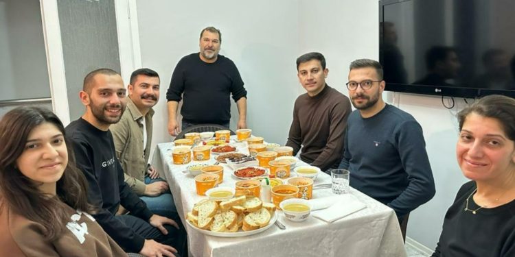 CHP'li Killik depremzedelerle iftar yaptı: 'Yaralarımızı birlikte soracağız'