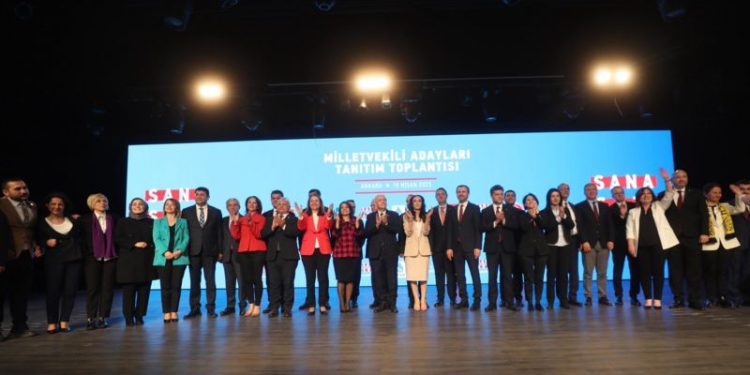 CHP dün Yenimahalle Nazım Hikmet Kültür Merkezi’nde Ankara milletvekili adaylarını halka tanıttı.