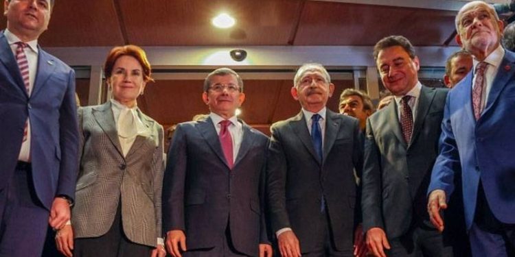 CHP’nin Yüksek Seçim Kurulu’na (YSK) sunmaya hazırlandığı listelerde DEVA, Gelecek, Saadet Partisi ile Demokrat Parti için 40’ın üzerinde kontenjan ayrılırken, seçilmesine kesin gözüyle bakılan kontenjan sayısı ise yaklaşık 20’yi buldu. İyi Parti’den 5 isim de CHP listelerinden aday olacak.