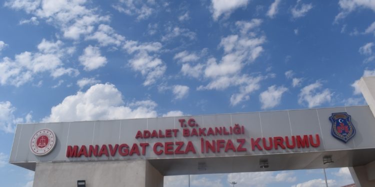 Cezaevinde işkence iddiası: Ters kelepçe, dayak…