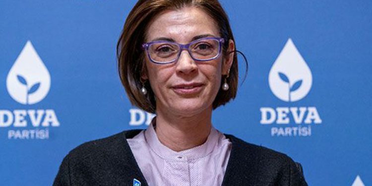 DEVA Partisi Genel Başkan Yardımcısı Helün Fırat istifa etti
