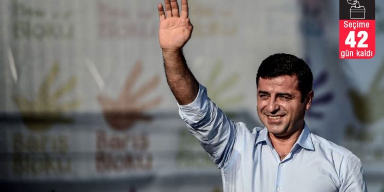 Demirtaş bu kez gençlere seslendi: 'Kafana takılan bir şey olduğunda bana yaz lütfen'