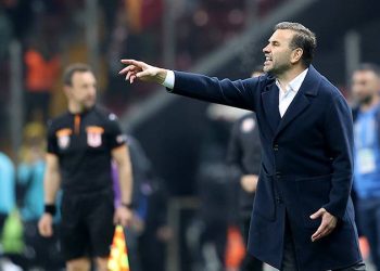 Demokratik ortamda değiliz, özgürce fikirlerimizi söyleyemiyoruz