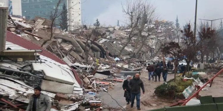 Depremzede için başvuru: 'Cumhurbaşkanlığı hükümet sistemi'ni işaret eden tazminat talebi
