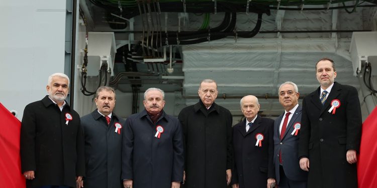 Destici ve HÜDA PAR lideri Yapıcıoğlu 'SİHA'da buluştu