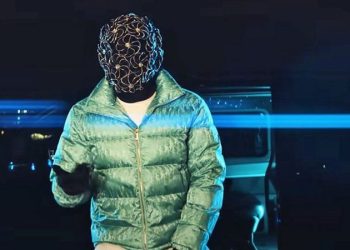 İngiltere Premier Ligi bu sezon, yarattığı heyecanın yanı sıra bir de gizemli rapçi çıkardı. Dide adını kullanan ve Thrill adlı şarkısı YouTube’da şimdiden 500 bin izlenen futbolcunun, sezon devam ederken, gizlice şarkı kaydedip üstüne bir de klip çekecek kadar zaman bulmayı başardığı görülüyor.