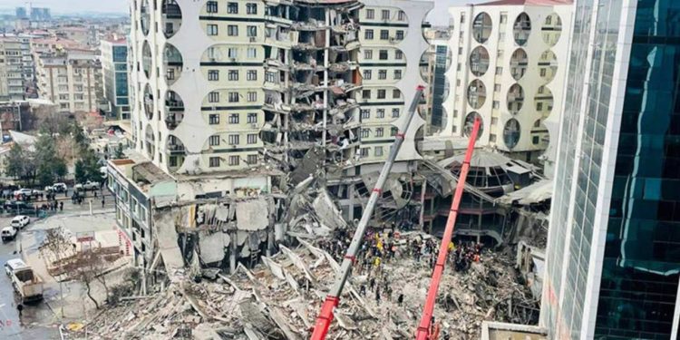 Diyarbakır’da 89 kişiye mezar olan Galeria Sitesi’nin müteahhidi tutuklandı