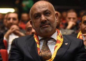 Dursun Özbek’in otelinde kalıyoruz diye maçı satacak aşağılık bir davranış içerisine mi gireceğiz