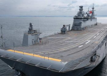 Emekli amiral dikkati çekti; Sudan'daki çatışma ortamında tahliye görevi görecek TGC Anadolu neden Boğaz'da ziyarete açıldı?