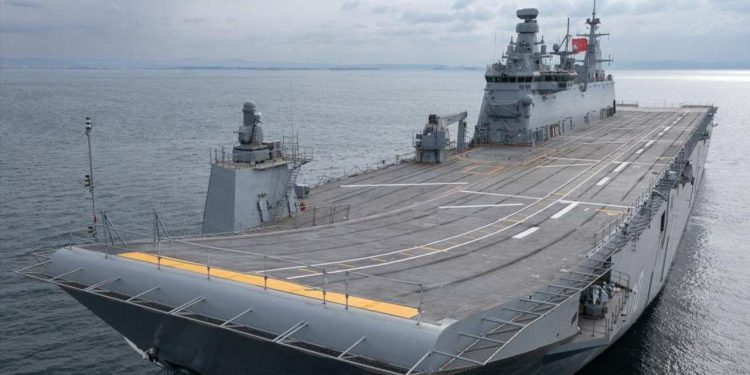 Emekli amiral dikkati çekti; Sudan'daki çatışma ortamında tahliye görevi görecek TGC Anadolu neden Boğaz'da ziyarete açıldı?