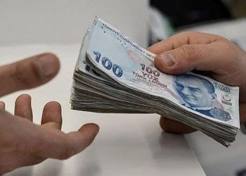 Çalışma ve Sosyal Güvenlik Bakanlığı, SSK, Bağ-Kur ve Emekli Sandığı kapsamındaki aylıklar ile emeklilerin bayram ikramiyelerinin 14-19 Nisan'da ödeneceğini duyurdu.