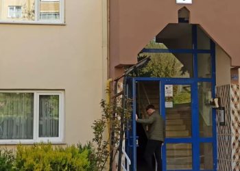 Emekli polis, eşi ile iki çocuğunu vurdu