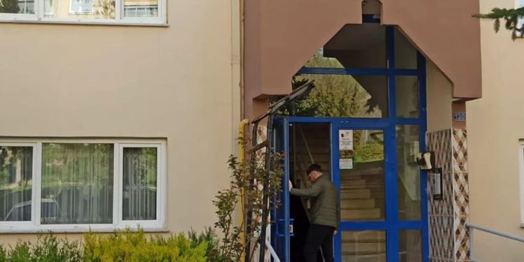 Emekli polis, eşi ile iki çocuğunu vurdu