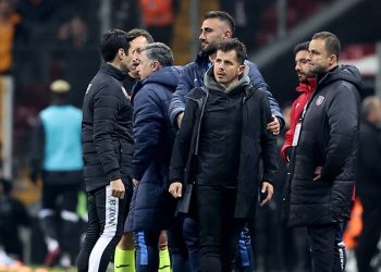 "Emre Belözoğlu takımdan özür diledi"