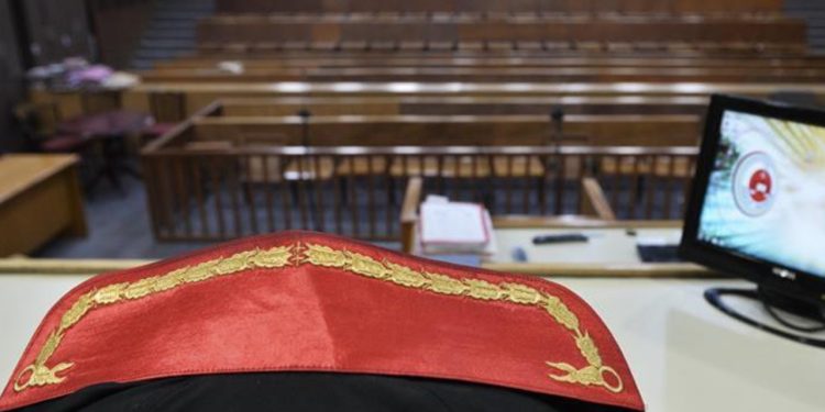 Enkaz altındakileri arayarak alay edenlere hapis istemi