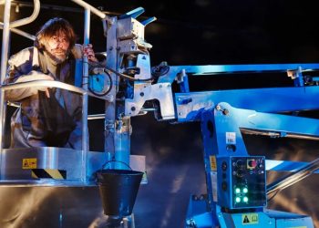 Erdal Beşikçioğlu, 'Bir Delinin Hatıra Defteri' ile Harbiye'de