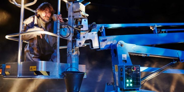 Erdal Beşikçioğlu, 'Bir Delinin Hatıra Defteri' ile Harbiye'de