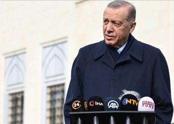 Cumhurbaşkanı Recep Tayyip Erdoğan, Karadeniz'deki doğal gaz projesine ilişkin, "Nasip olursa 20 Nisan arife doğal gazımızı çıkarıyoruz. Şu anda bütün planlamalar, hesaplar buna göre." dedi.