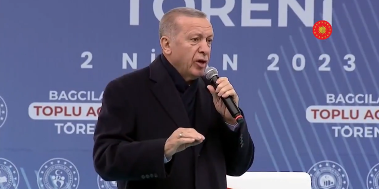 Erdoğan, Kılıçdaroğlu'nu hedef aldı: 'Birileri seccadelerin üzerine ayak basabilir'