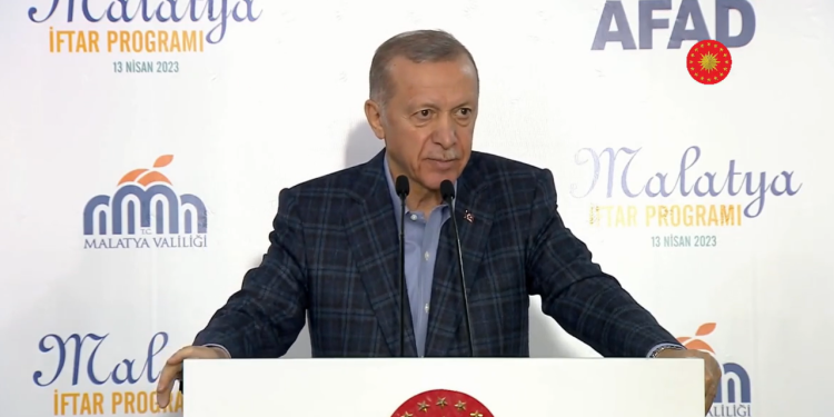 Erdoğan: 'Milletin derdinden kopuk siyaset yapanlar hep kaybetmiştir yine kaybedecektir'