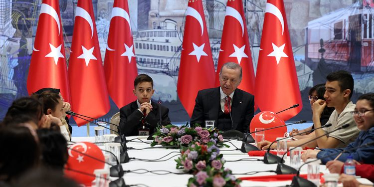 Erdoğan çocuklarla buluşmasında muhalefeti şikayet etti: Filyos nerede, bilmezler