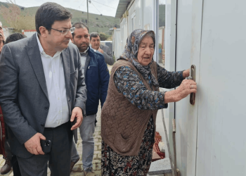 Erdoğan deprem konutlarını '1 yıl içinde teslim edeceğim' diyor ama... Çanakkale'de 86 depremzede aile 2017'den beri evlerine kavuşamadı