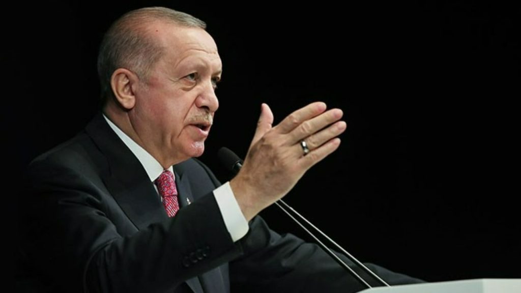 Erdoğan komünistleri hedef aldı: 'Ne kadar imansız, komünist varsa TV'lerde konuşturuyorlar'