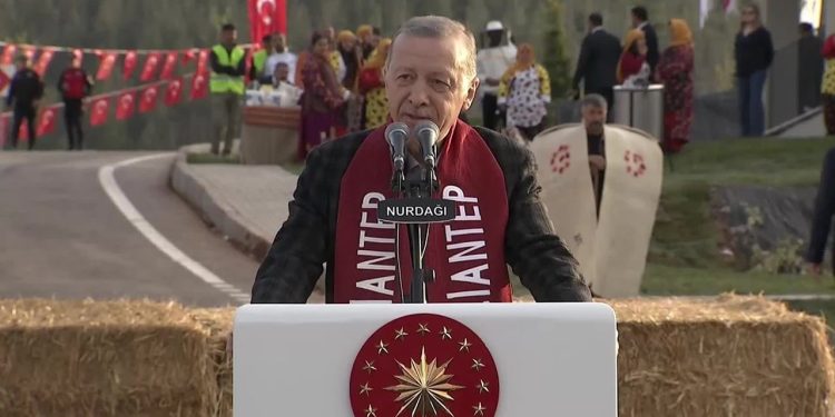 Erdoğan yine muhalefeti hedef aldı: Bunlar LGBT'ci
